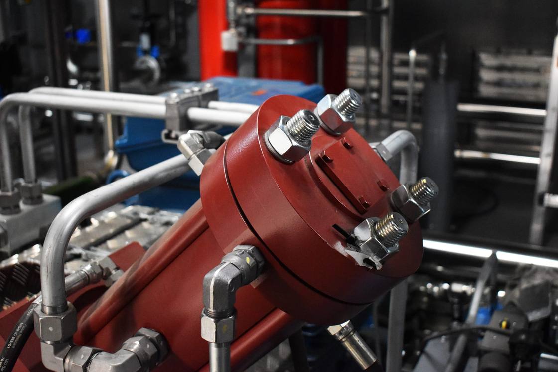 Hydraulic cylinder and hoses of equipment under construction